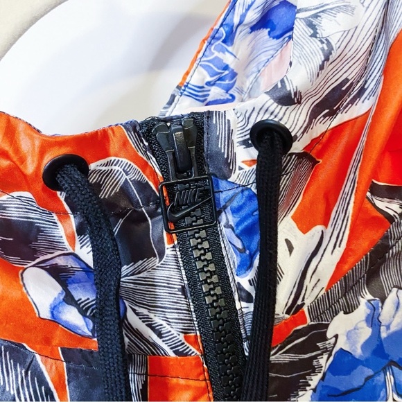 Nike - Floral Print Windrunner Jacket - Picture 4 of 6